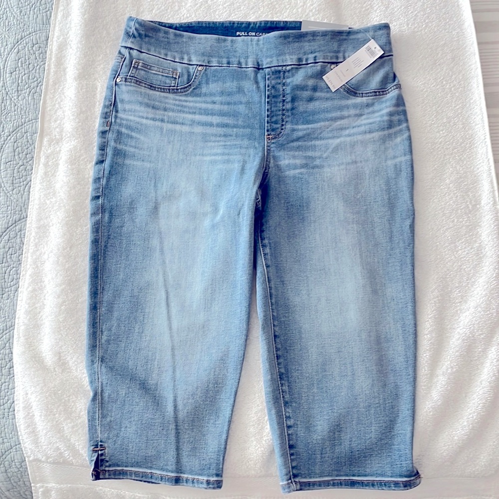 CHICOS Pull on Denim Crop
